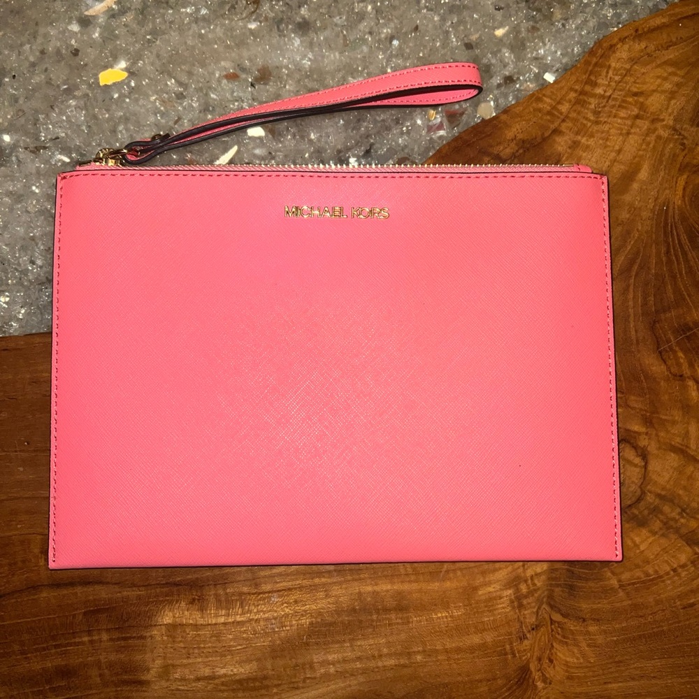 Michael Kors Jet Set Travel XL
Zip Clutch Wristlet Clutch
Leather Bag Grapefruit